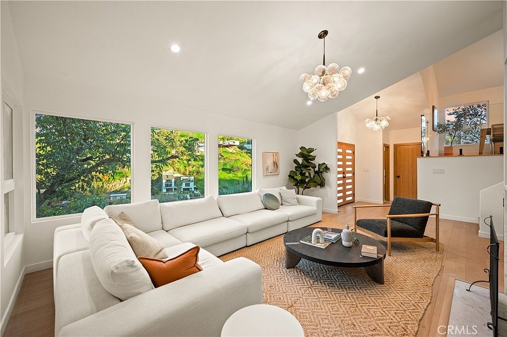 3947 Sumac Dr Sherman Oaks, CA 91403 - Thumbnail 4