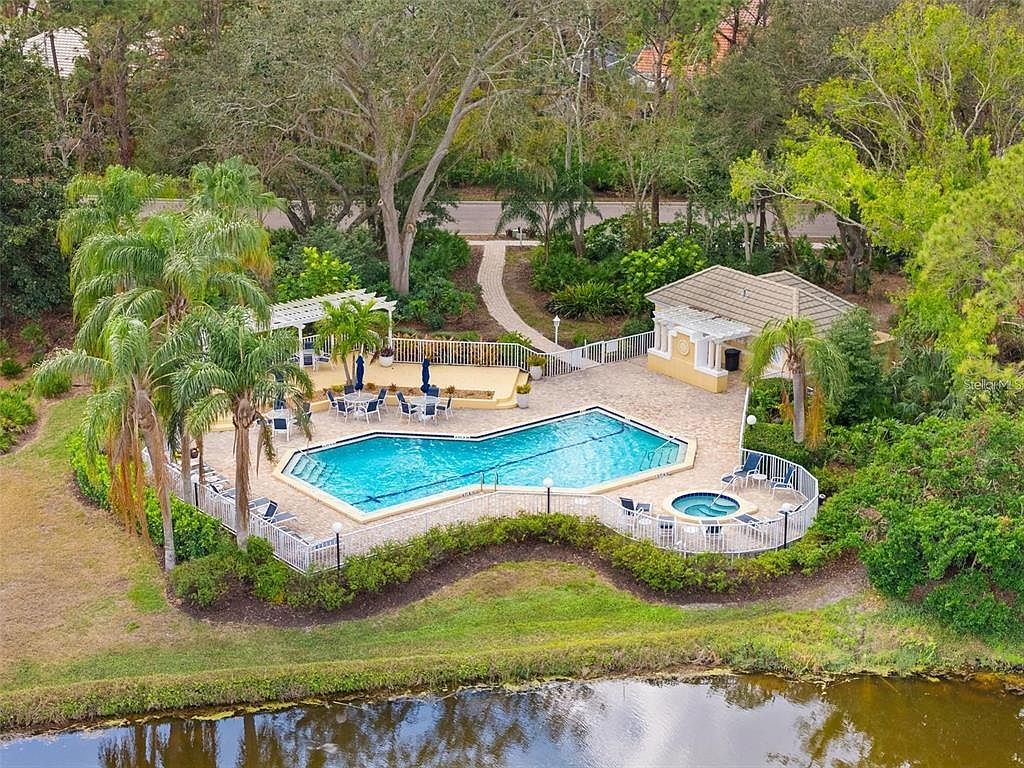 6411 Berkshire Pl University Park, FL 34201 - Thumbnail 4