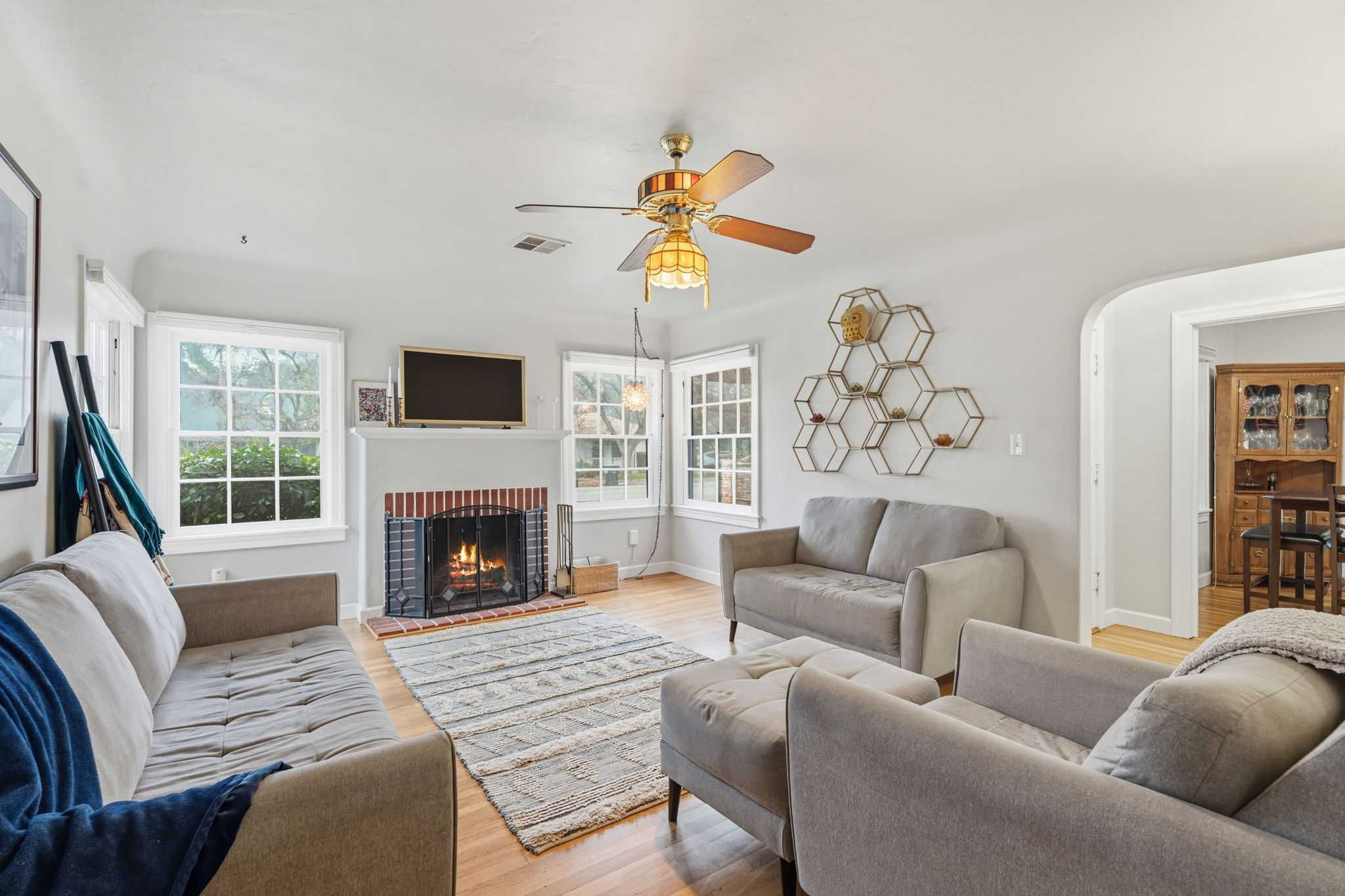 1313 W Beverly Dr, Visalia, CA, USA, 93277 - Thumbnail 4