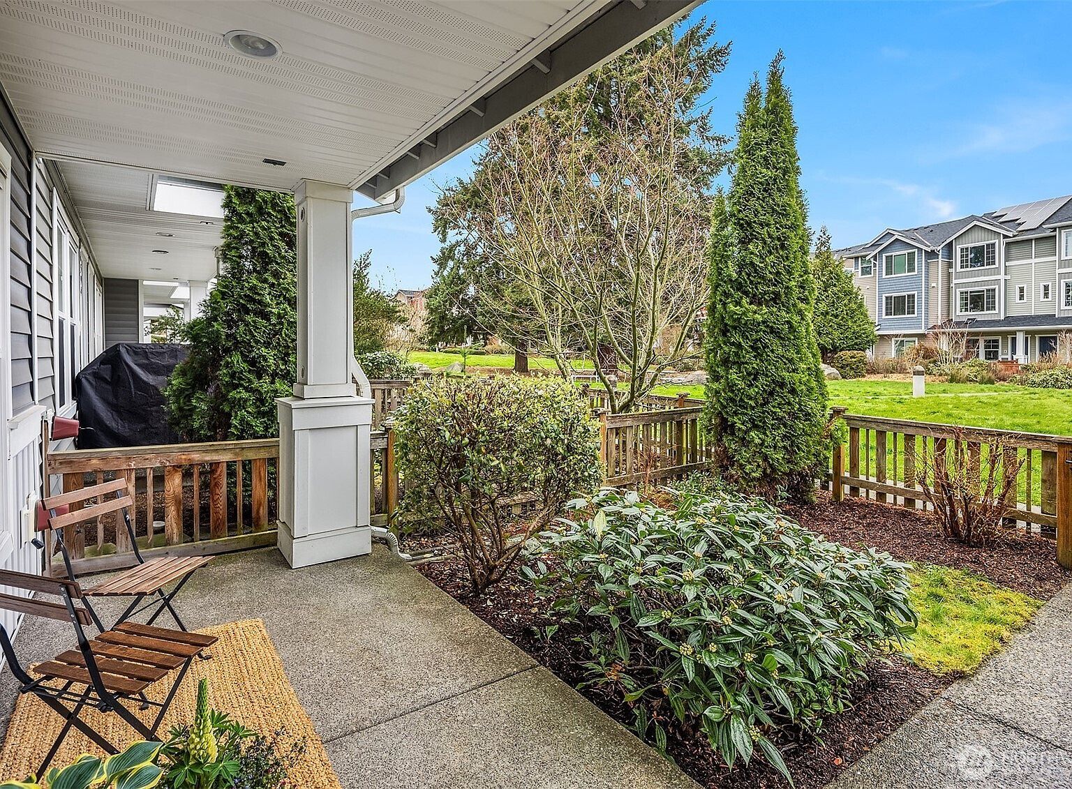 6592 High Point Dr SW Seattle, WA 98126 - Thumbnail 4