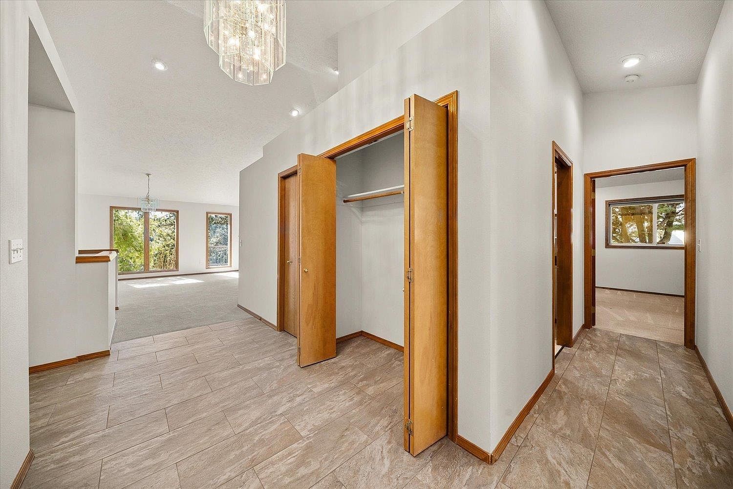 2102 E Dunbar Ln Spokane, WA 99223 - Thumbnail 4