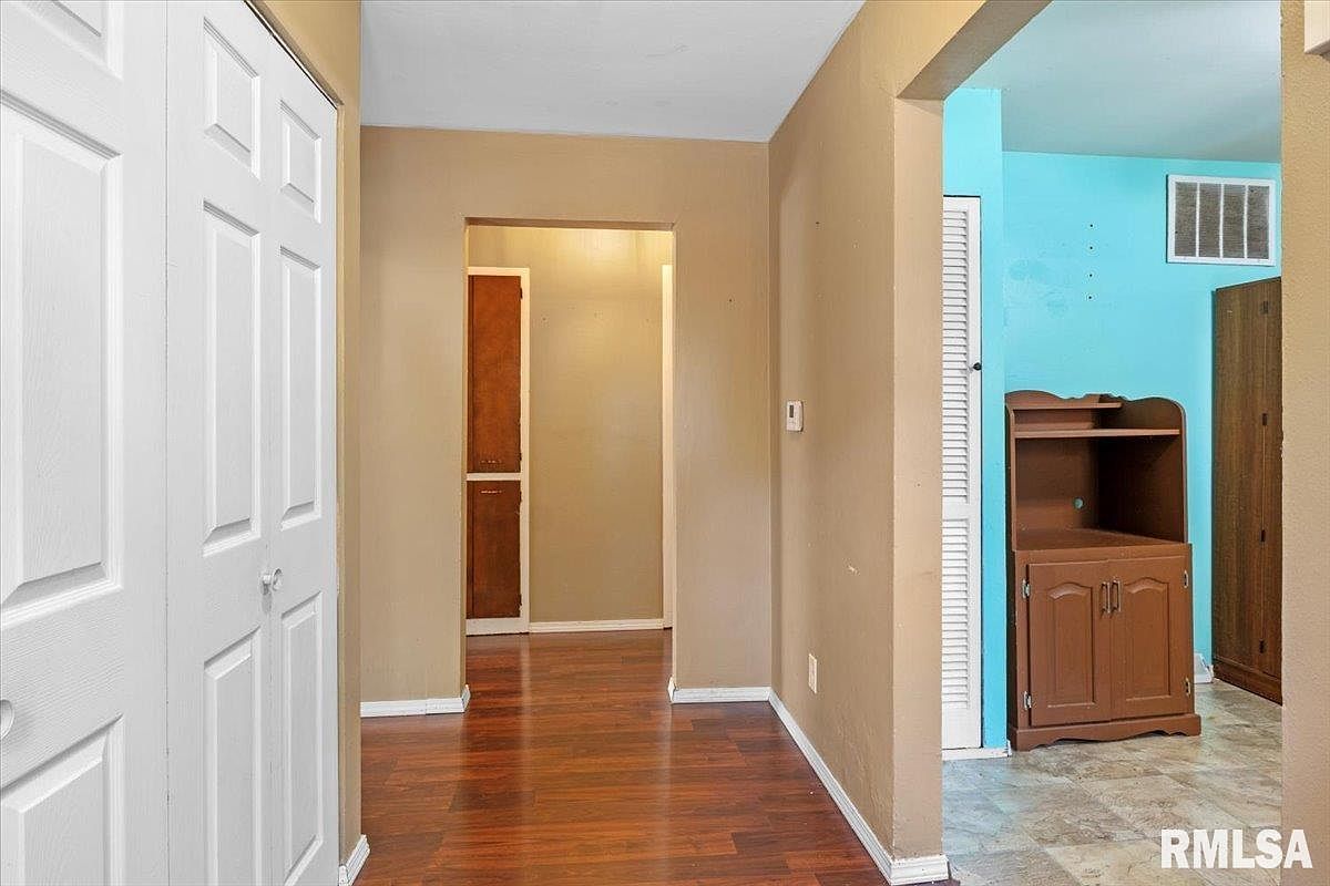 316 S Curtis St Edinburg, IL 62531 - Thumbnail 4