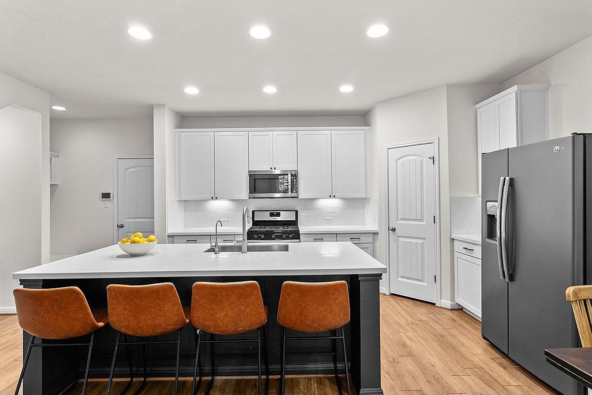 221 Diamond Point Dr Dripping Springs, TX 78620 - Thumbnail 4