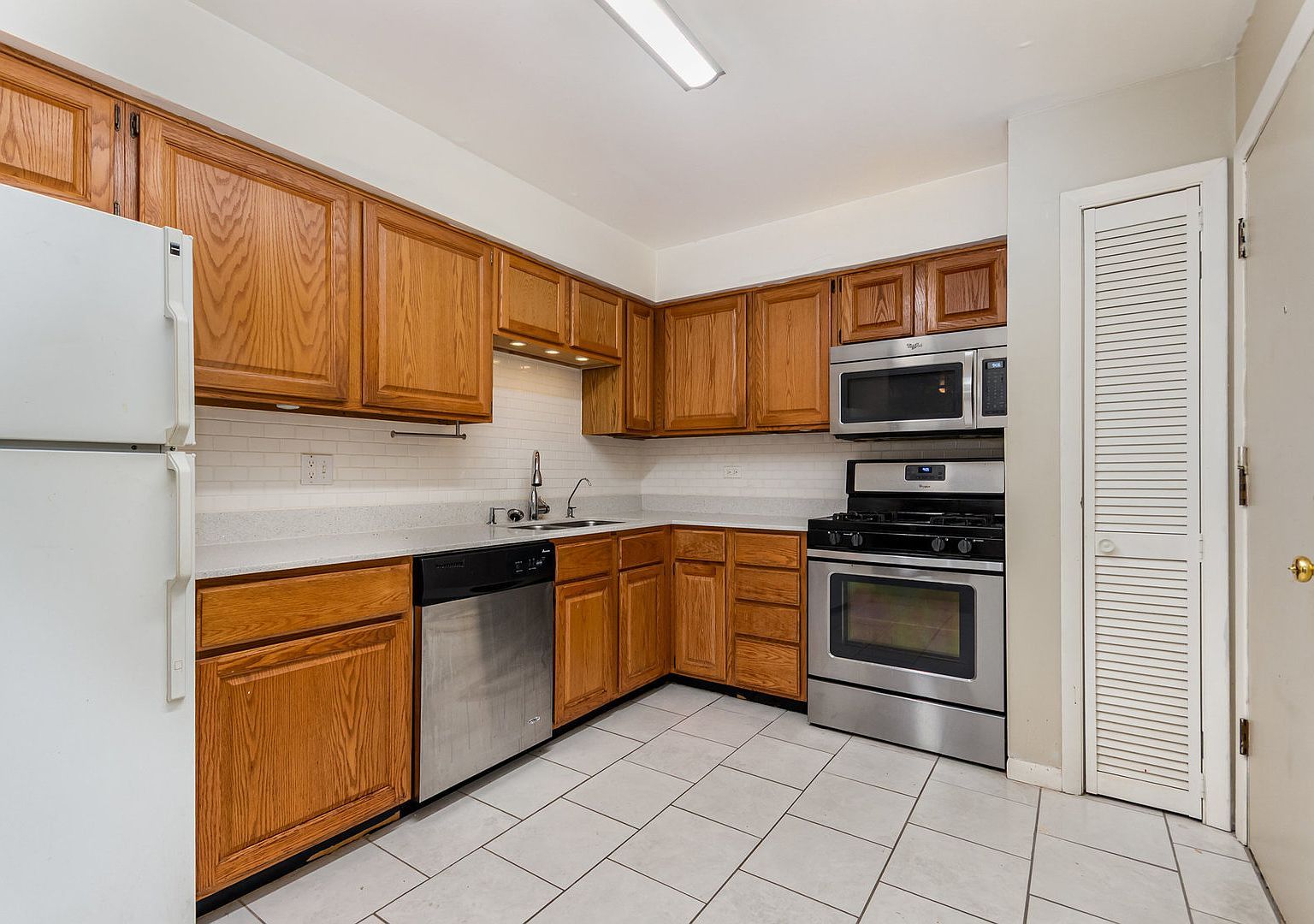 5740 Concord Ln APT 12 Clarendon Hills, IL 60514 - Thumbnail 4