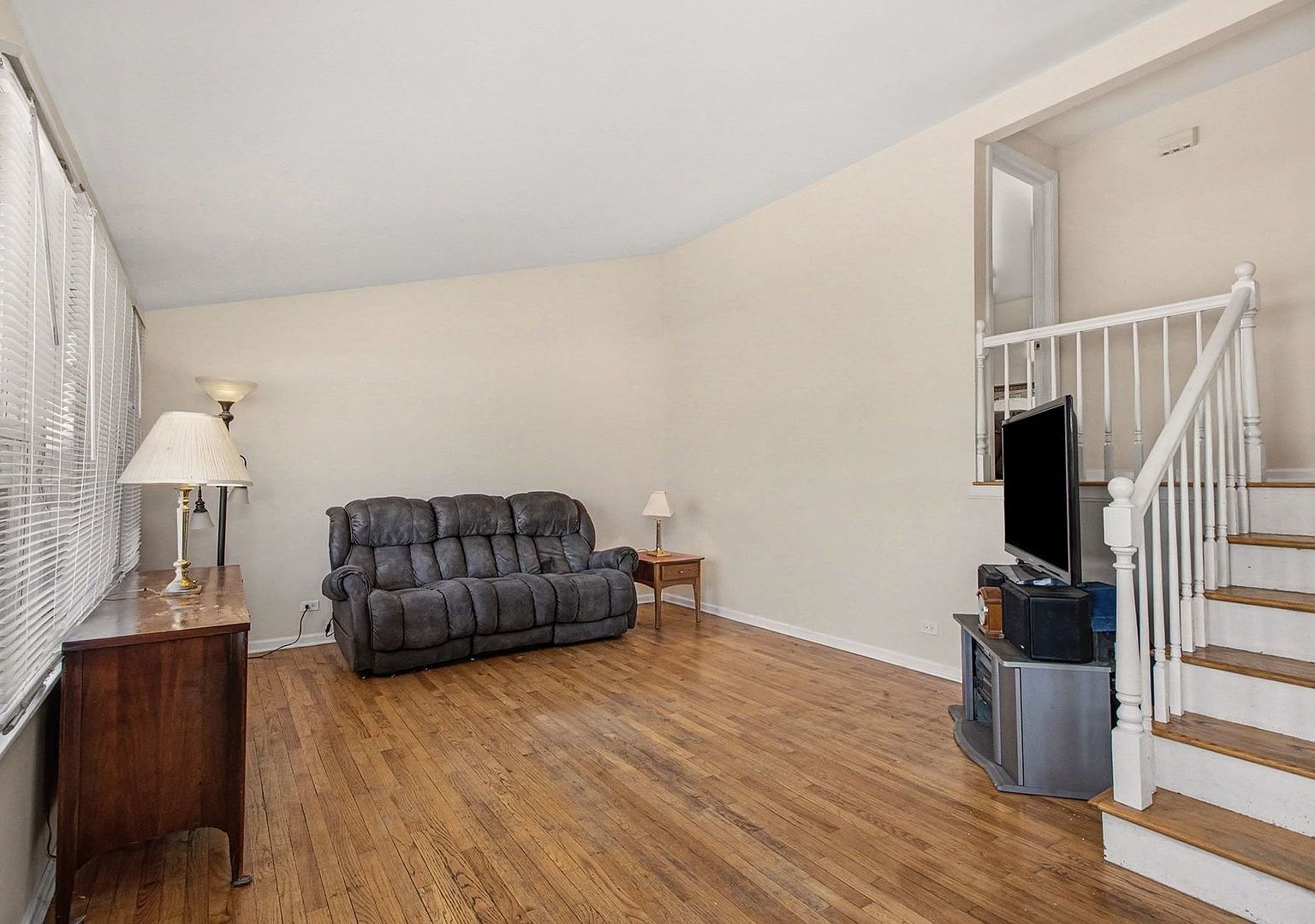 604 Woodmoor Dr Round Lake Beach, IL 60073 - Thumbnail 4