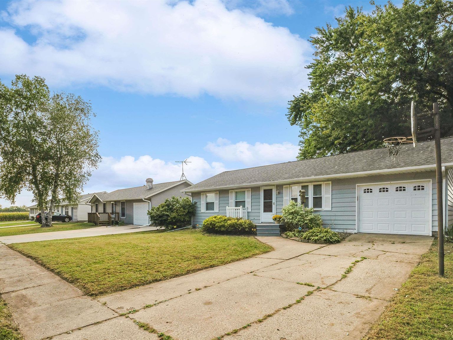 865 14th Ave NW Clinton, IA 52732 - Thumbnail 4