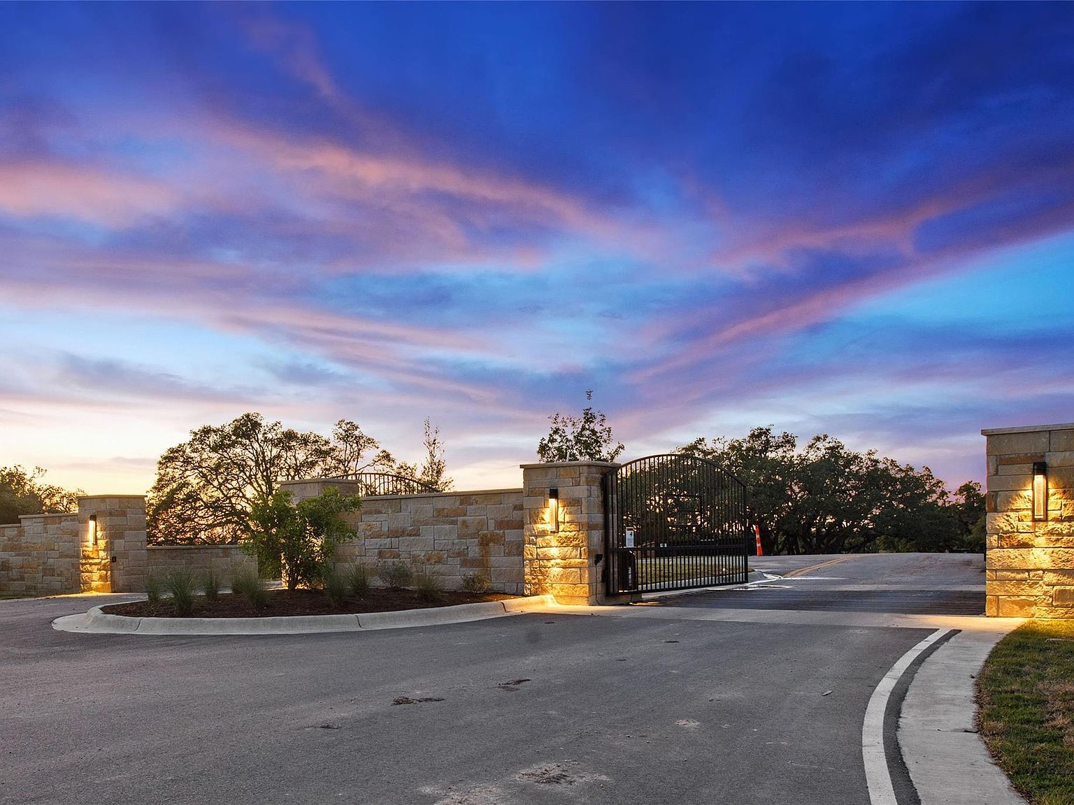 107 E Flying Owl Dr Johnson City, TX 78636 - Thumbnail 4