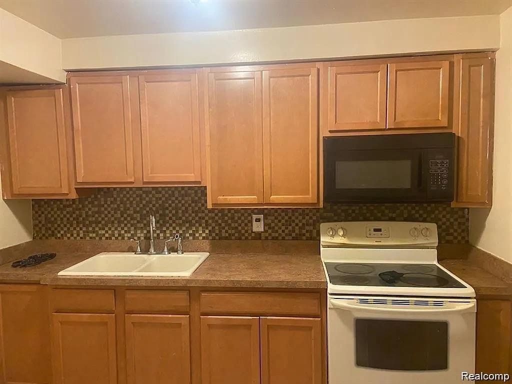 18418 Edinborough Rd Detroit, MI 48219 - Thumbnail 4