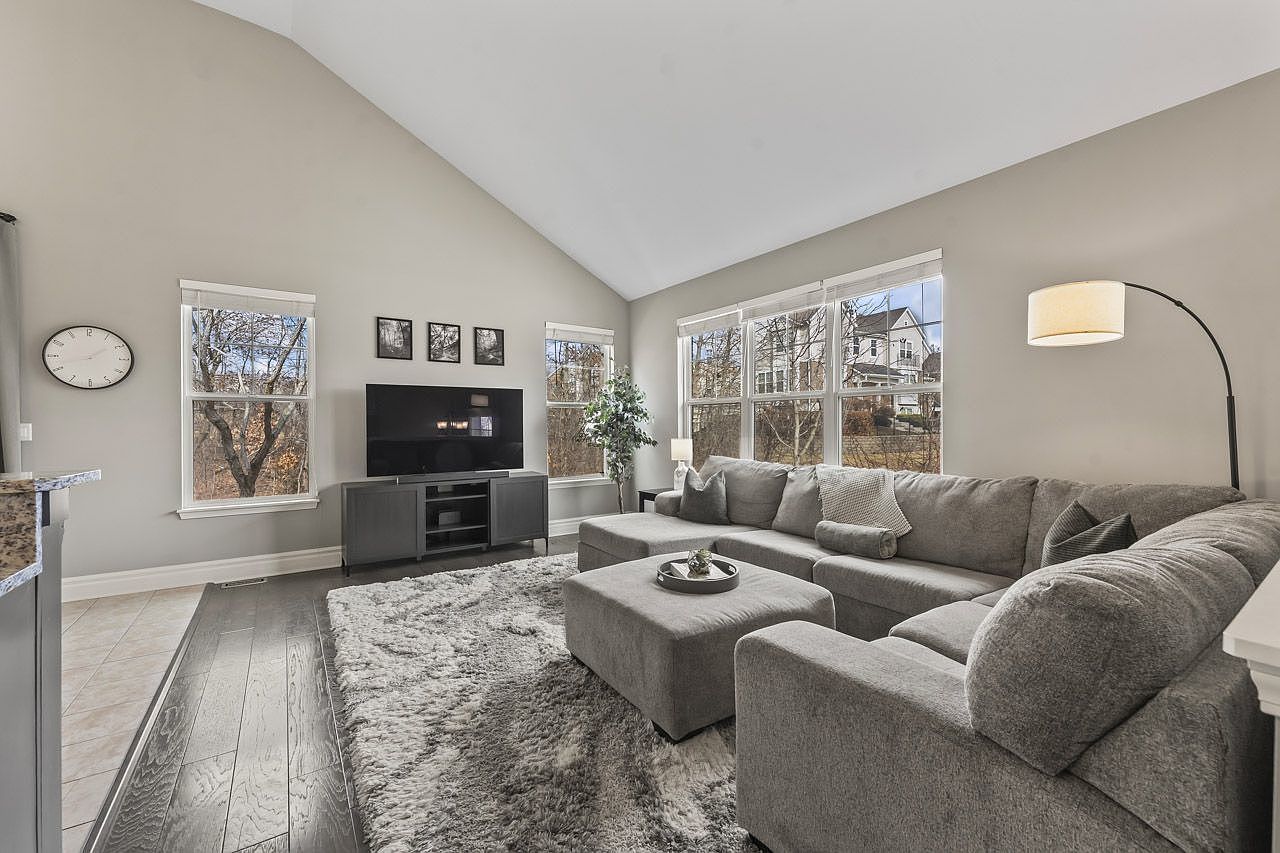 1100 Tuscany Dr Streamwood, IL 60107 - Thumbnail 4