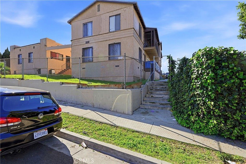 11137 Van Buren Ave Los Angeles, CA 90044 - Thumbnail 4