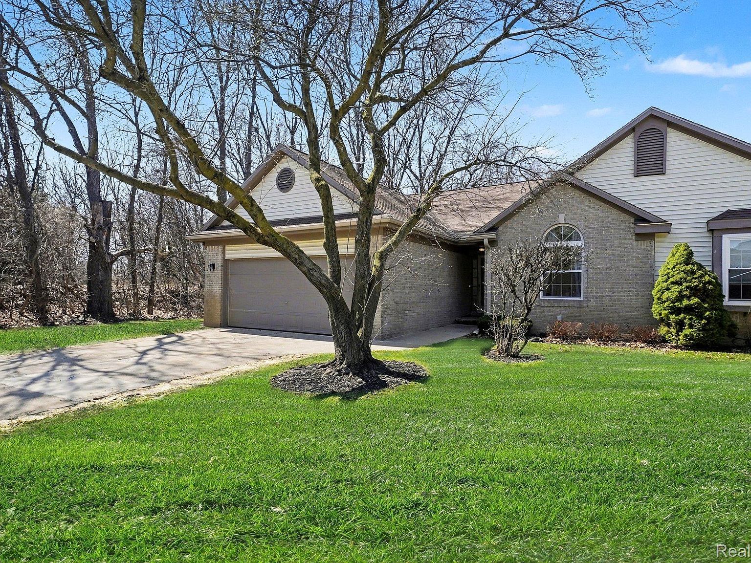 201 Whispering Hill Commerce Twp, MI 48390 - Thumbnail 4