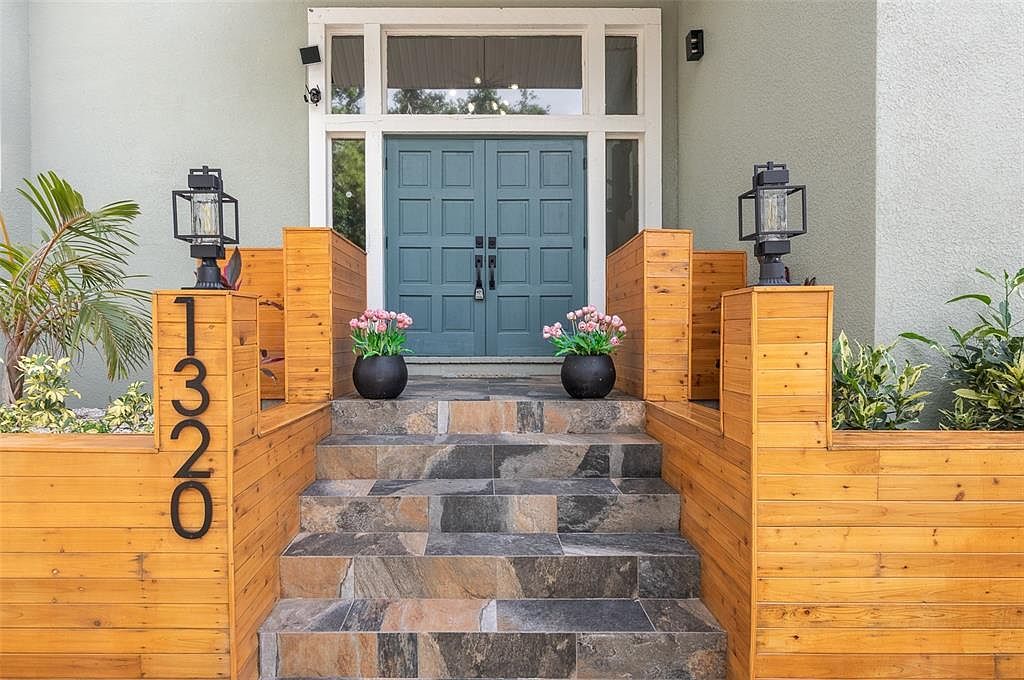 1320 Coral Way S Saint Petersburg, FL 33705 - Thumbnail 4