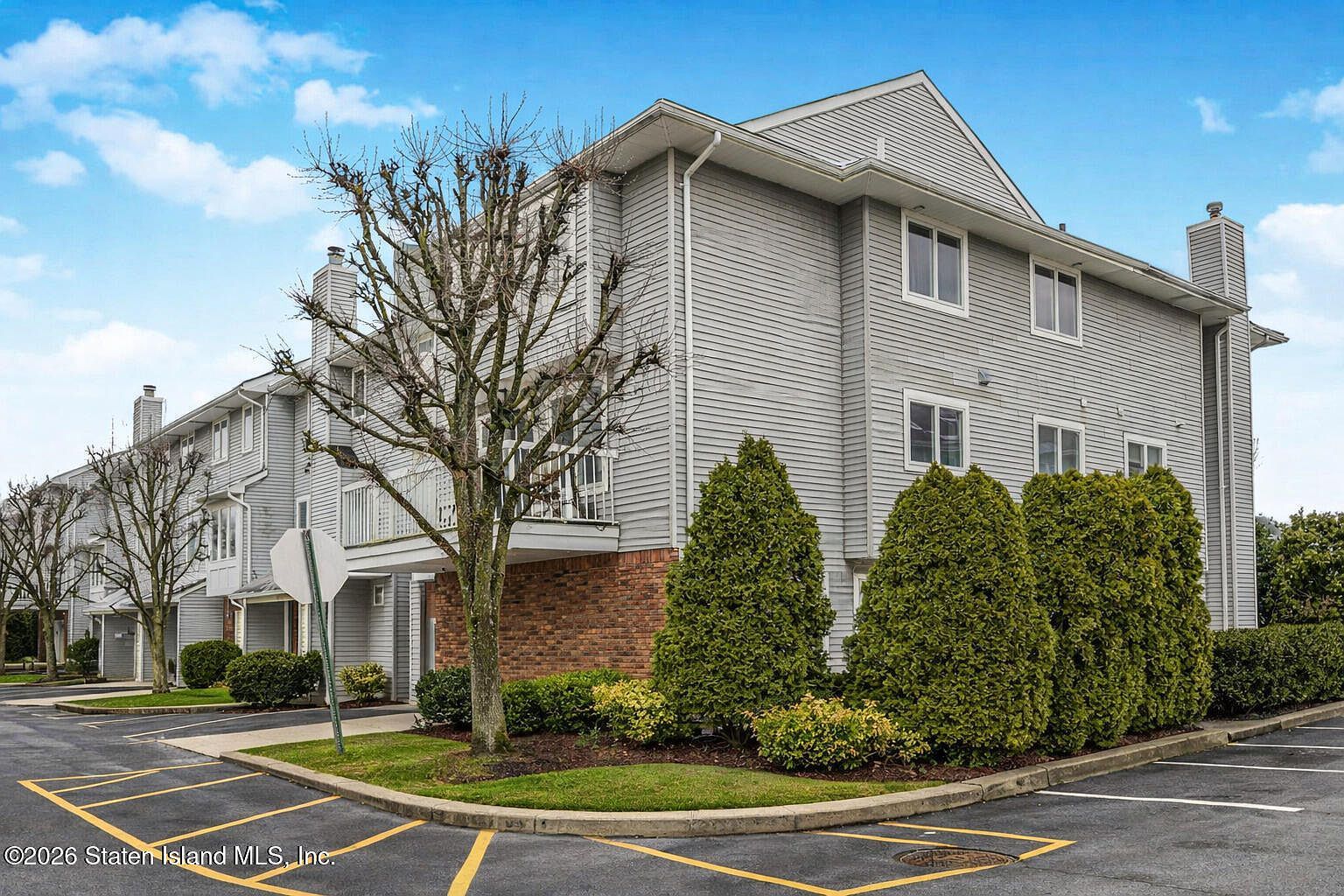 144 Commodore Dr Staten Island, NY 10309 - Thumbnail 4