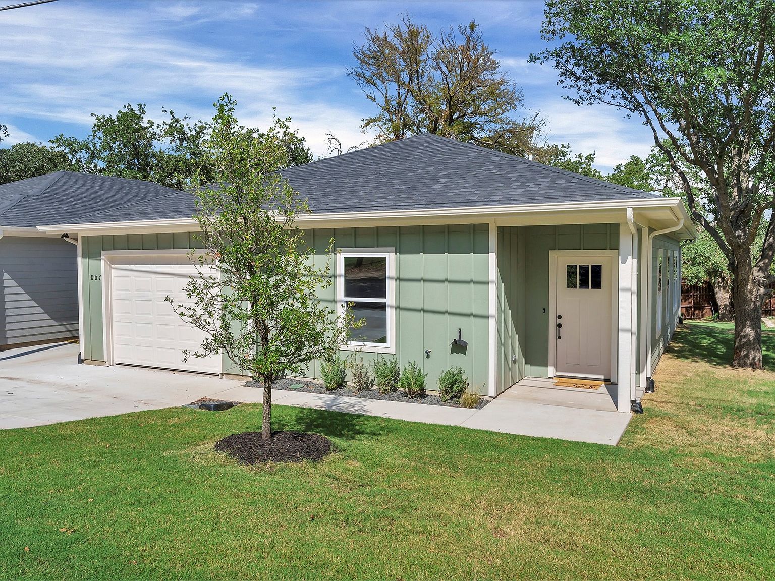 807 Branding Iron Trl Granbury, TX 76049 - Thumbnail 4