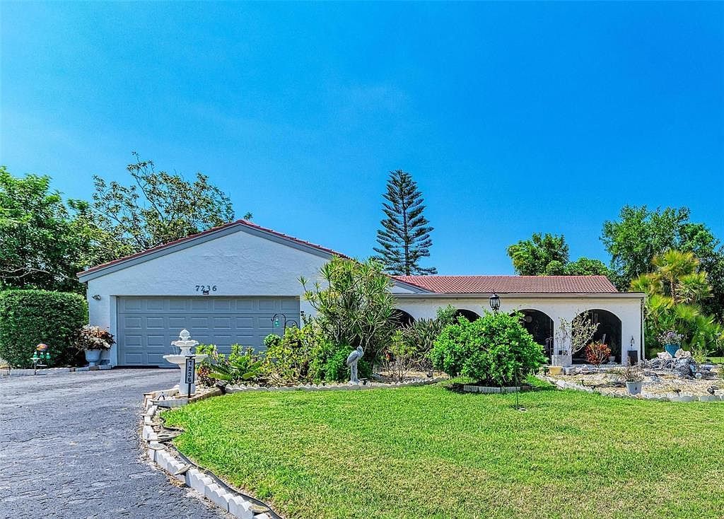 7236 Las Casas Dr Sarasota, FL 34243 - Thumbnail 4
