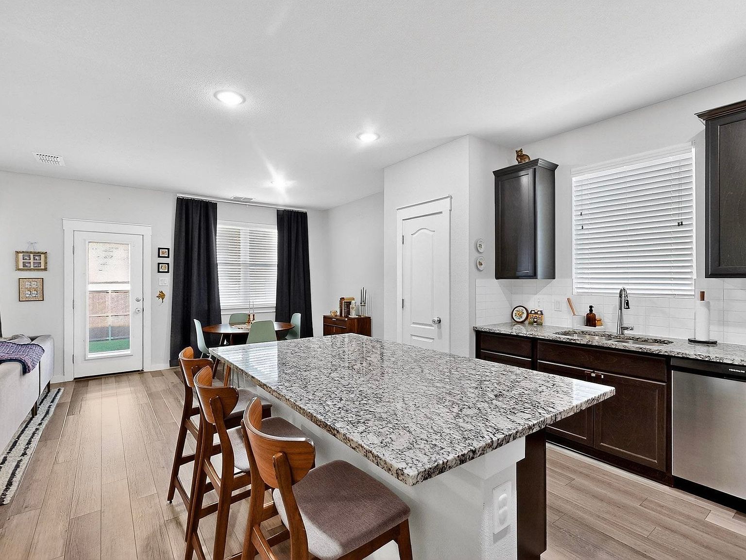 2048 Dove Creek Ln Mesquite, TX 75149 - Thumbnail 4