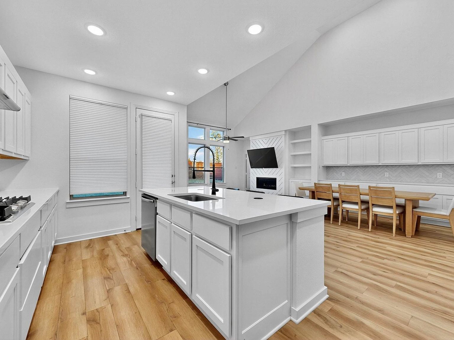 2017 Fall Creek Cv Mesquite, TX 75181 - Thumbnail 4