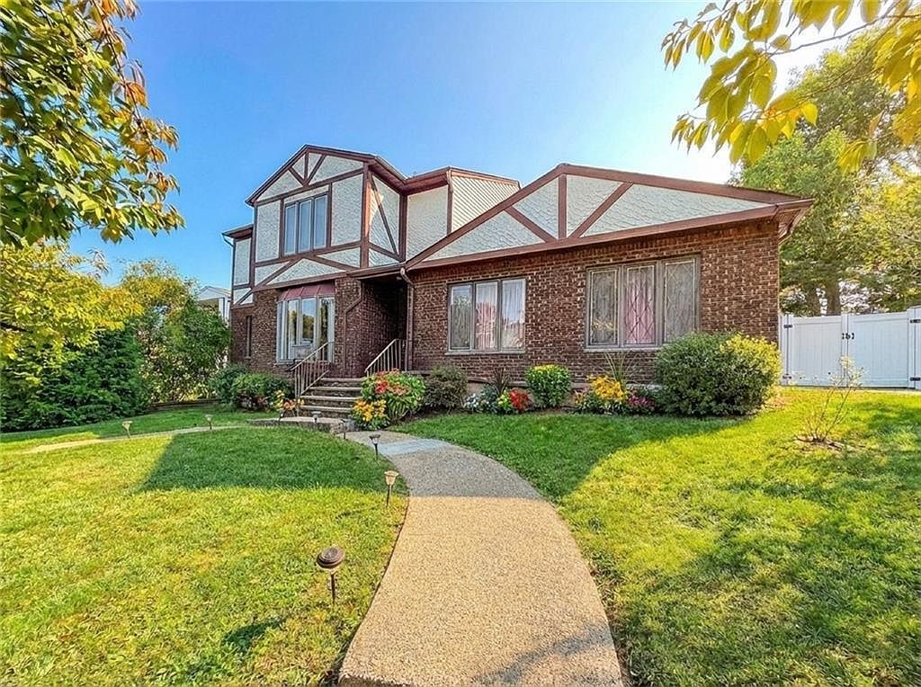 282 Boscombe Ave Staten Island, NY 10309 - Thumbnail 4