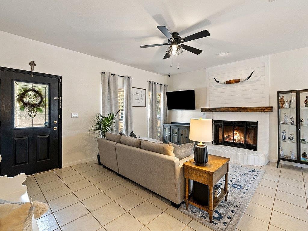 8022 Flintlock Cir Lago Vista, TX 78645 - Thumbnail 4