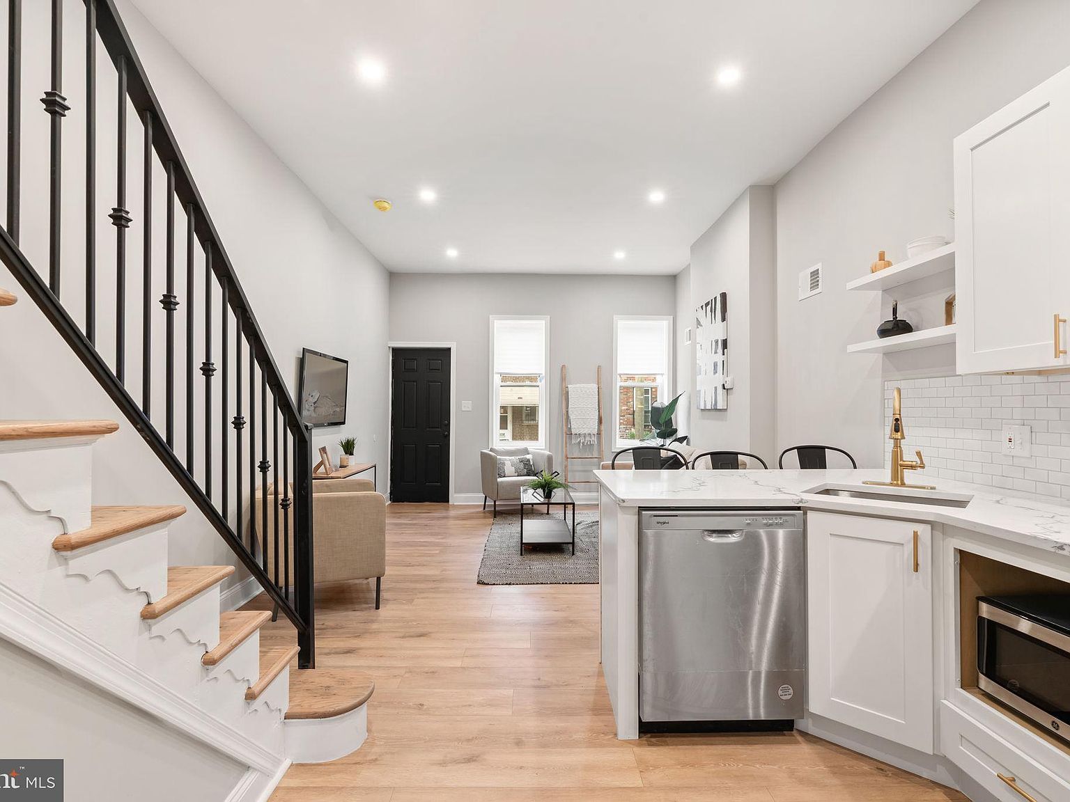 2571 Coral St Philadelphia, PA 19125 - Thumbnail 4