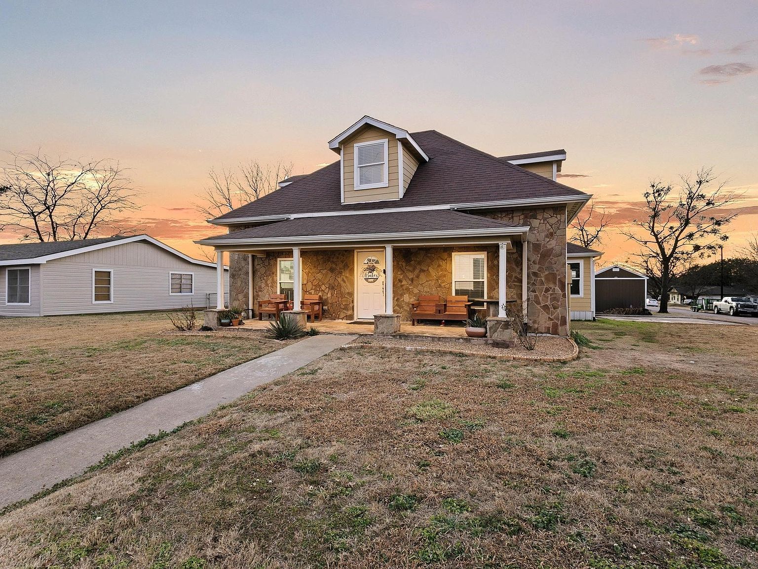 115 D St Whitesboro, TX 76273 - Thumbnail 4