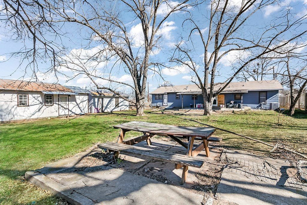 528 S Lincoln St Fredericksburg, TX 78624 - Thumbnail 4