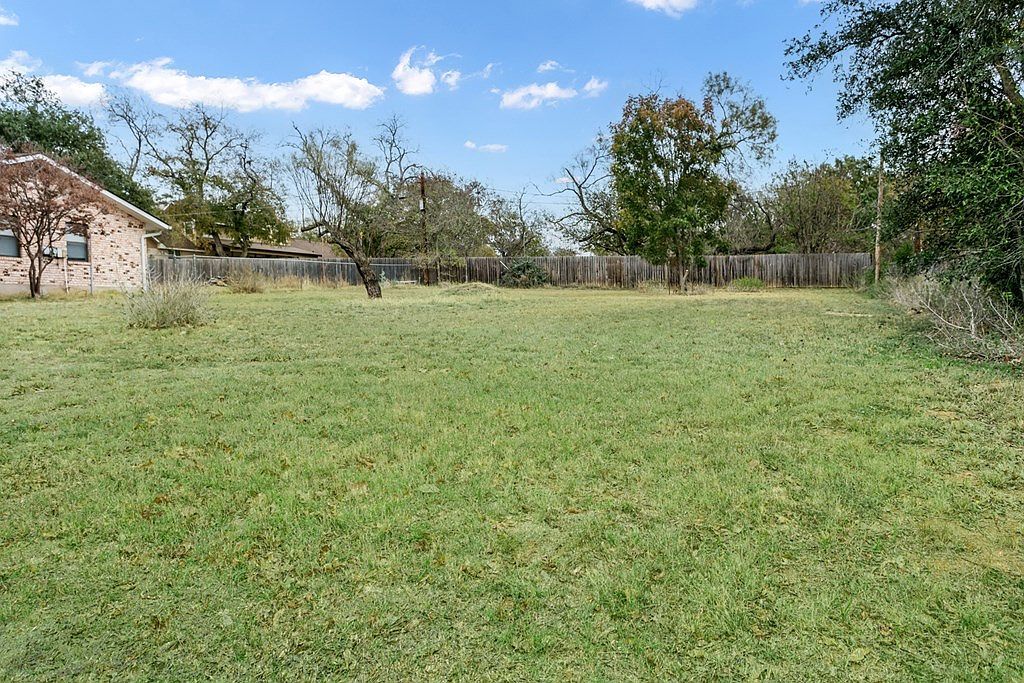 1013 Avenue B UNIT 6 Fredericksburg, TX 78624 - Thumbnail 4