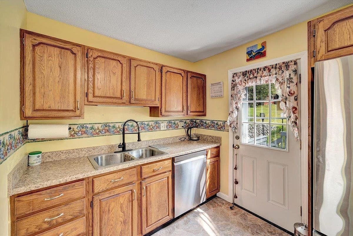 13 Ayers Dr Jericho, VT 05465 - Thumbnail 4