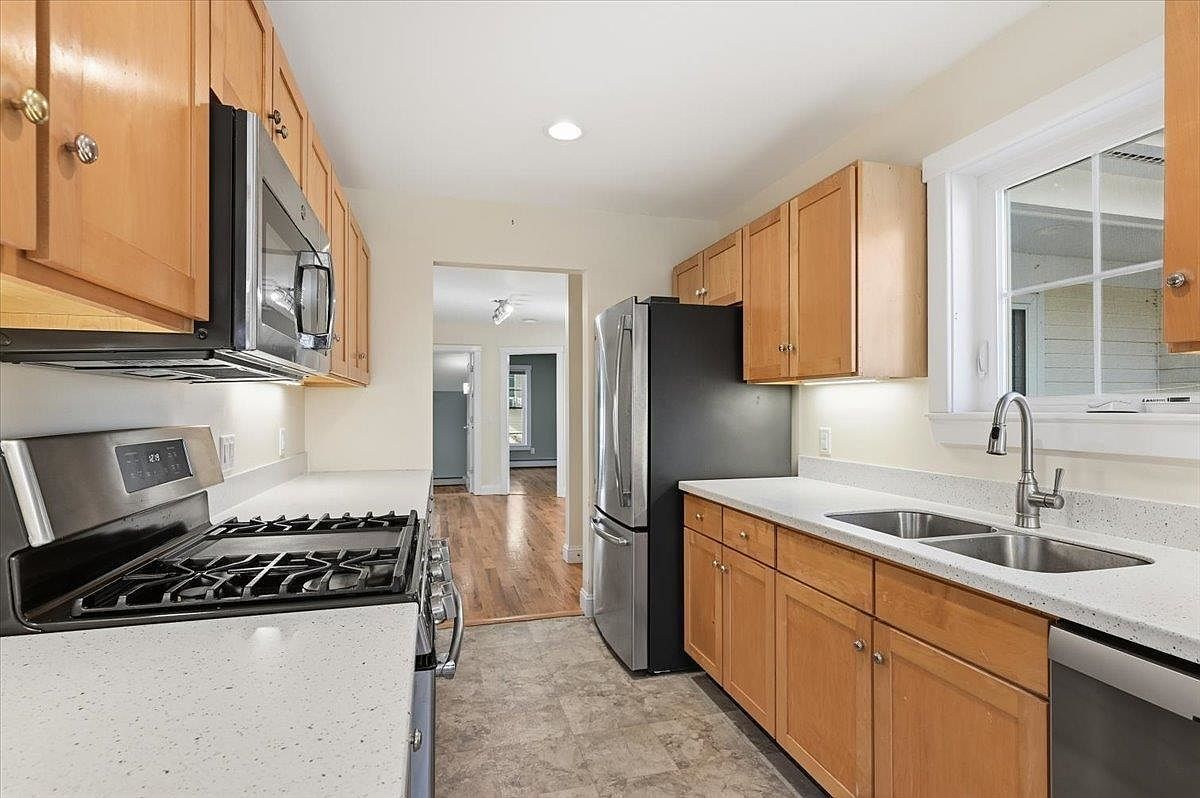 156 Commons Rd Williston, VT 05495 - Thumbnail 4