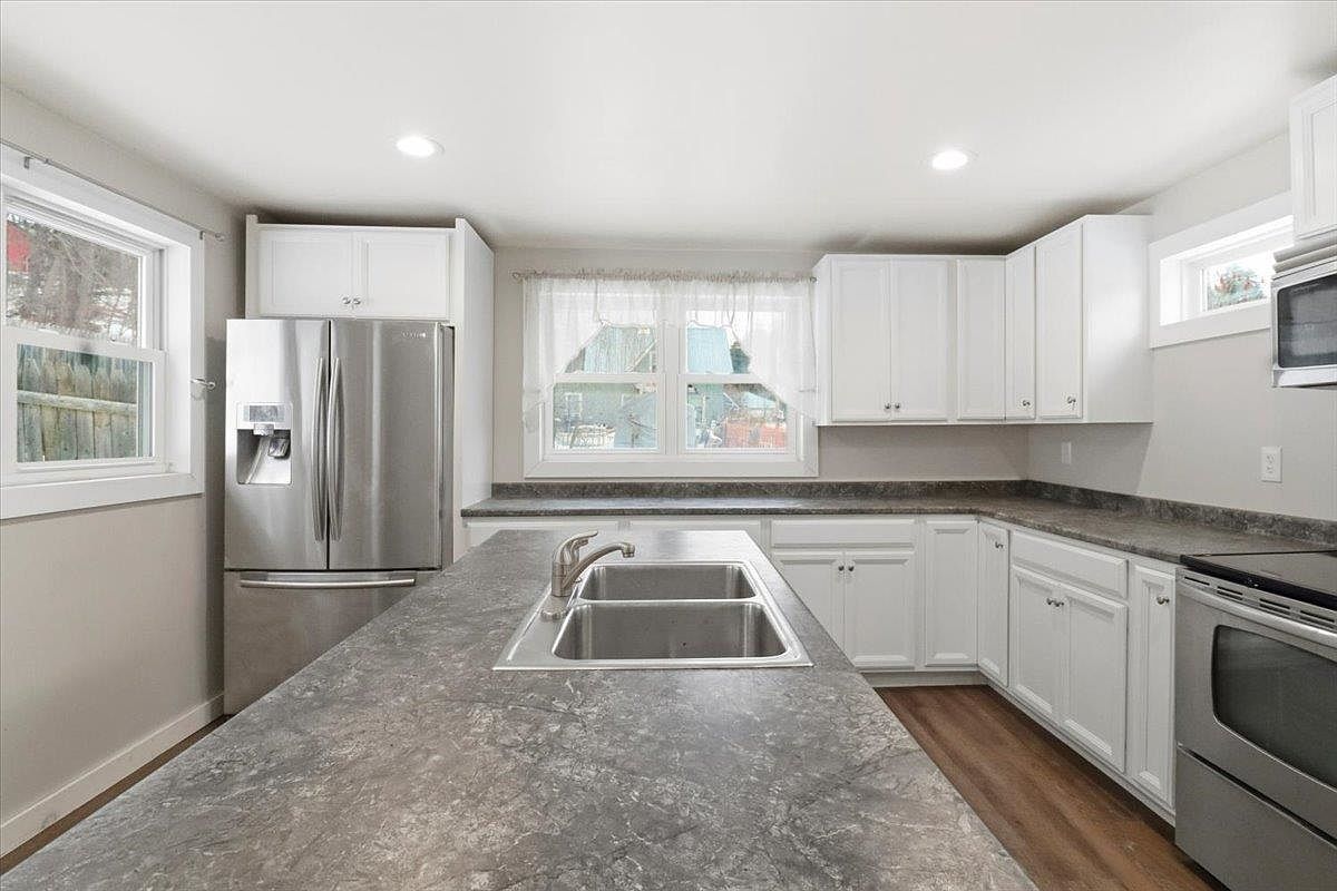 2 Farwell St Barre, VT 05641 - Thumbnail 4