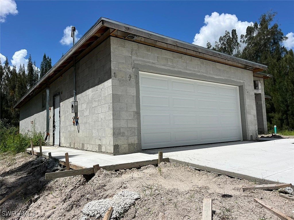 2502 E 14th St Lehigh Acres, FL 33972 - Thumbnail 4