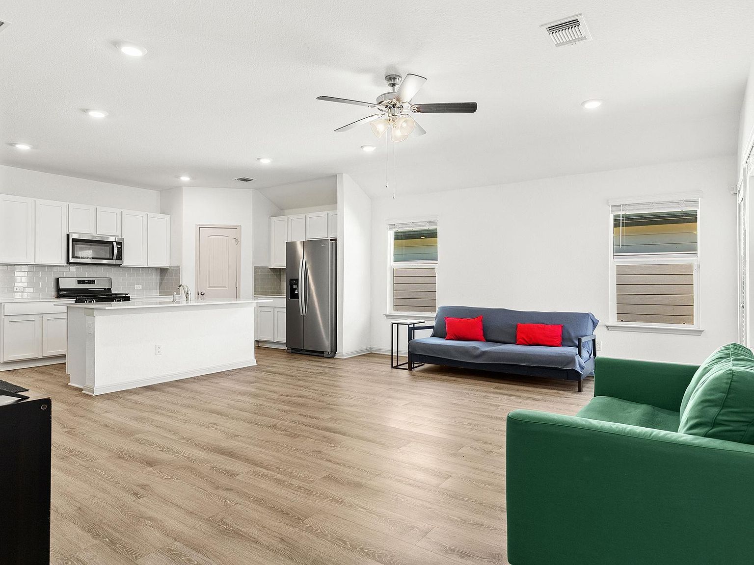 203 Mulberry Creek Ln Hutto, TX 78634 - Thumbnail 4