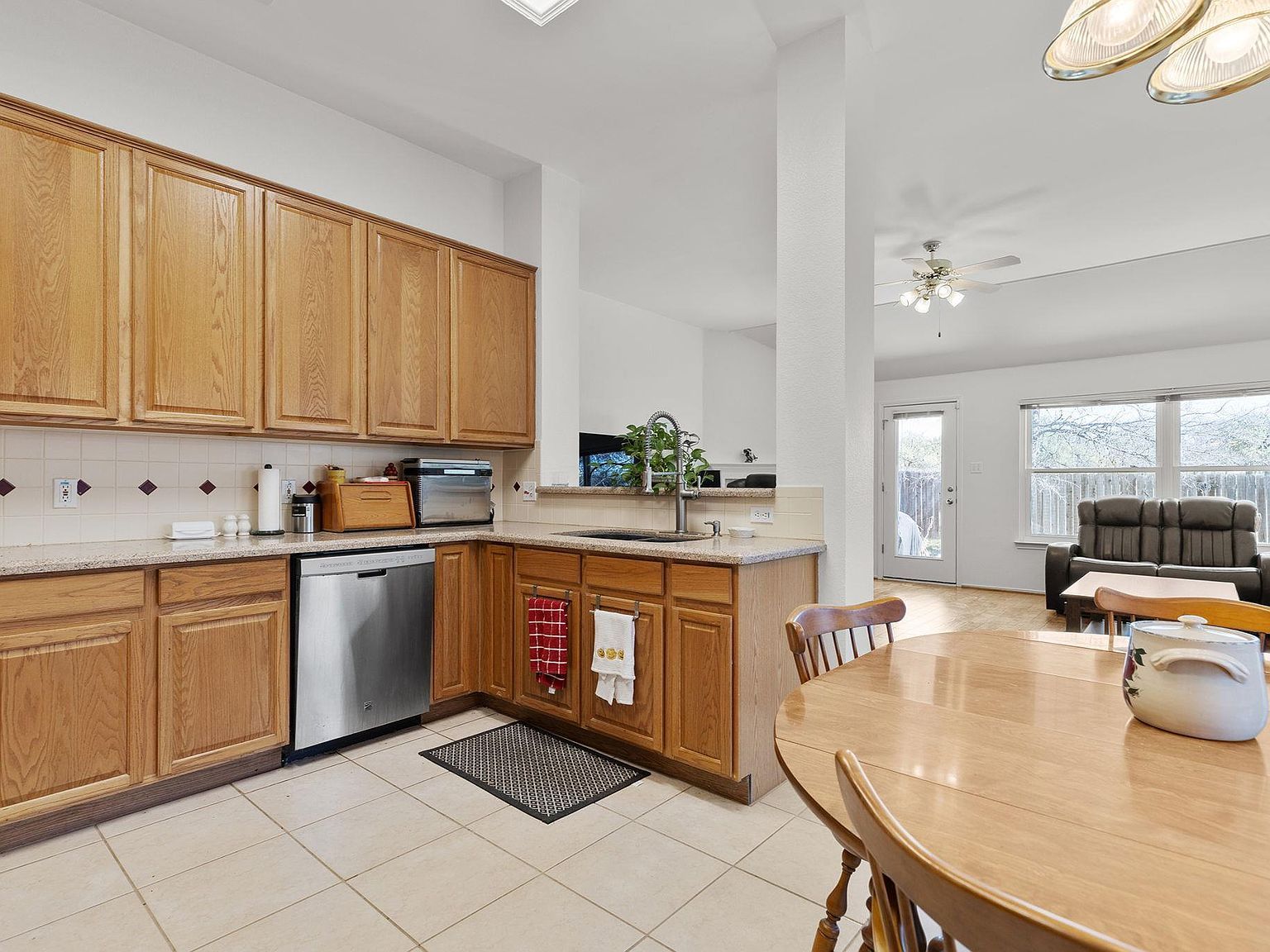 3624 Flora Vista Loop Round Rock, TX 78681 - Thumbnail 4