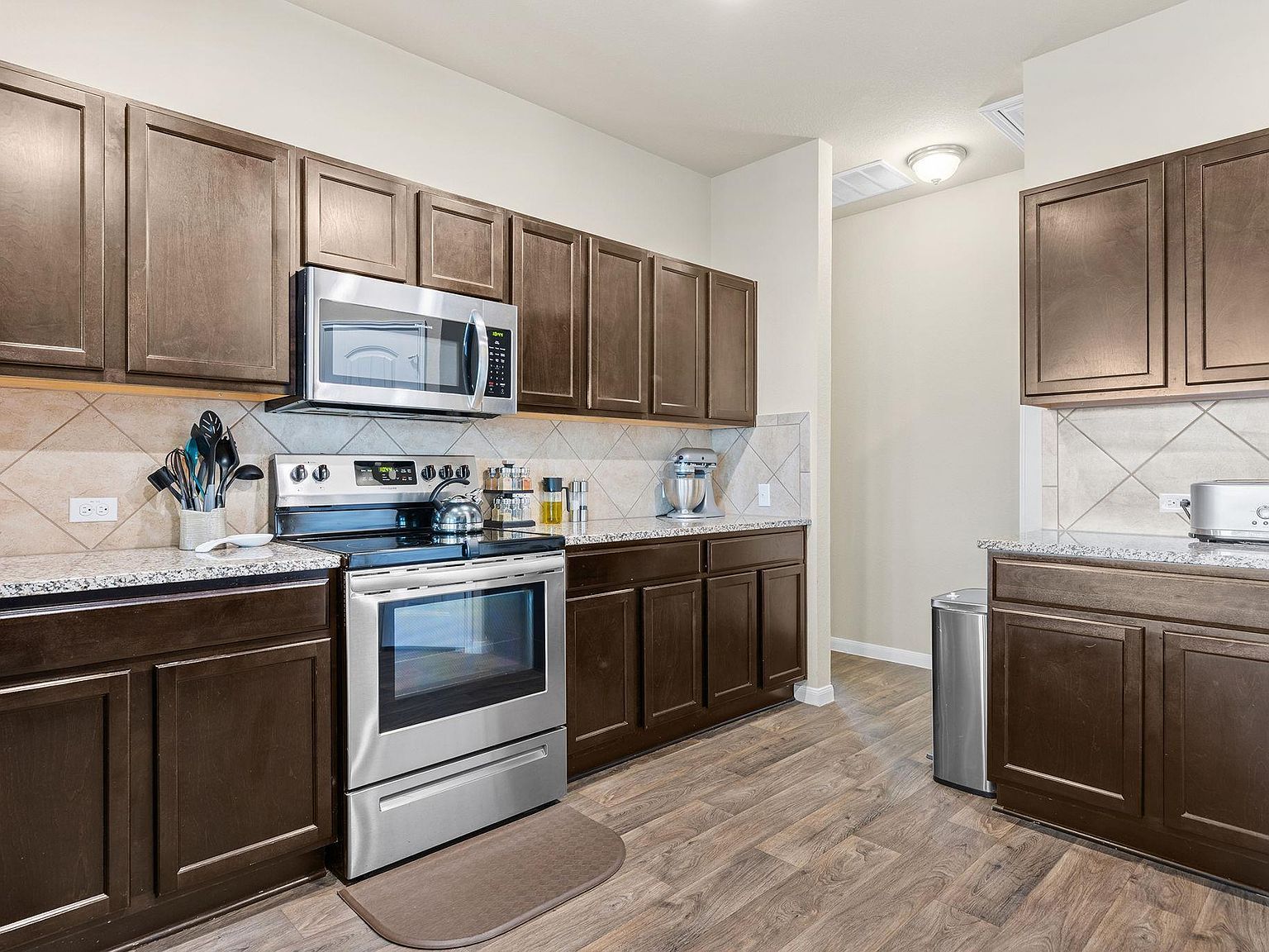 404 Cassandra Dr Hutto, TX 78634 - Thumbnail 4