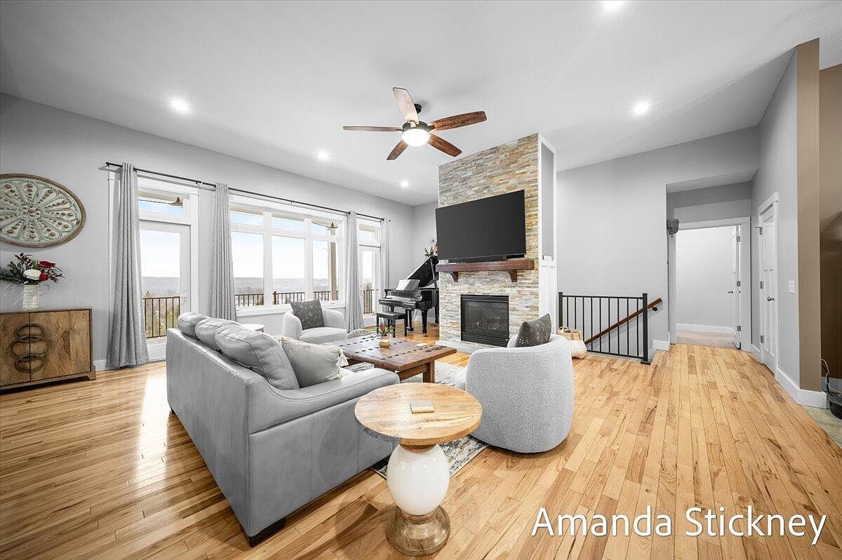 4343 S Montcalm Ave Lowell, MI 49331 - Thumbnail 4