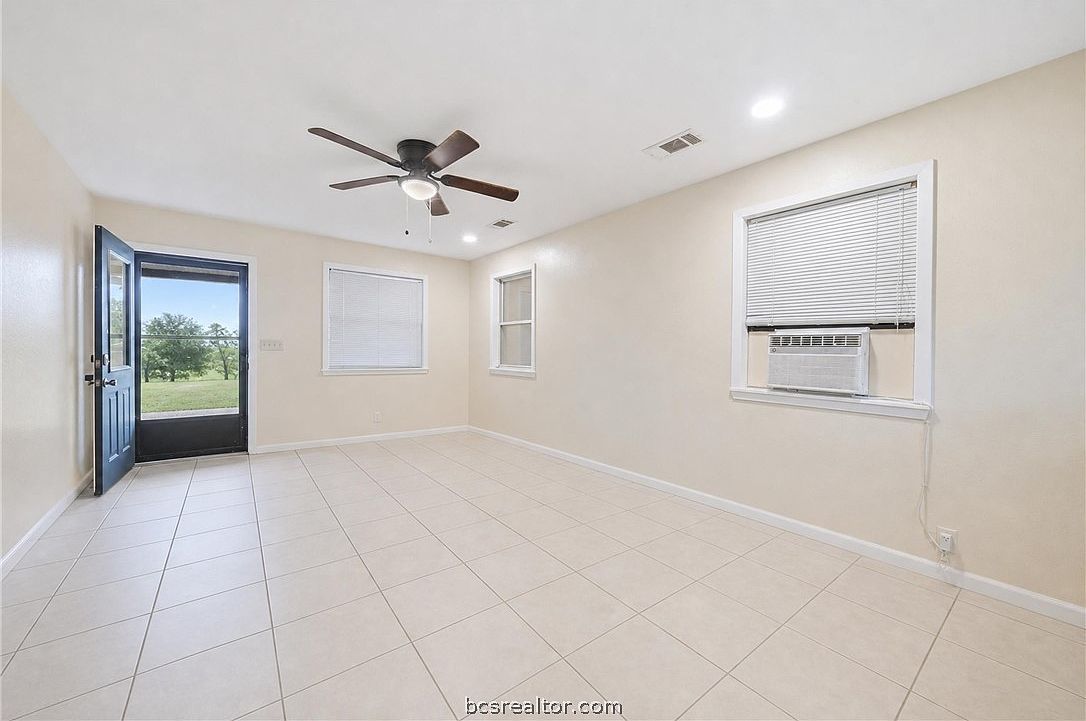 301 Cooks Ln Franklin, TX 77856 - Thumbnail 4