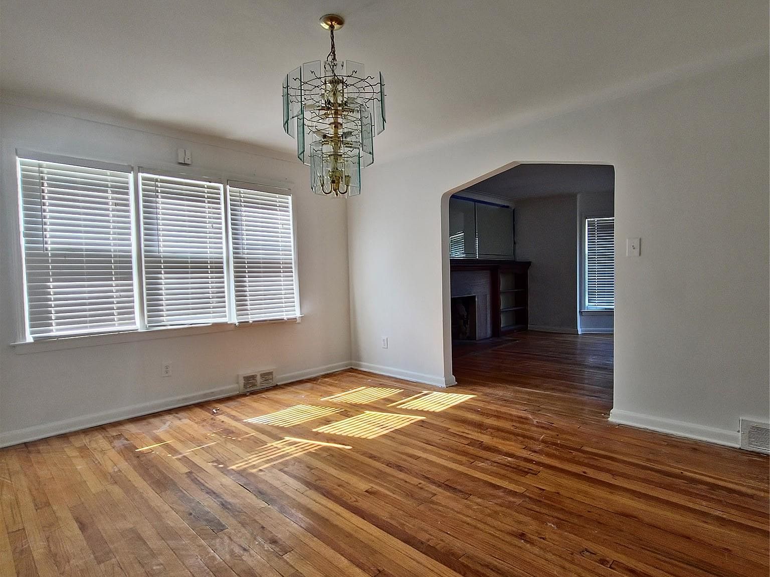 8312 E Outer Dr Detroit, MI 48213 - Thumbnail 4