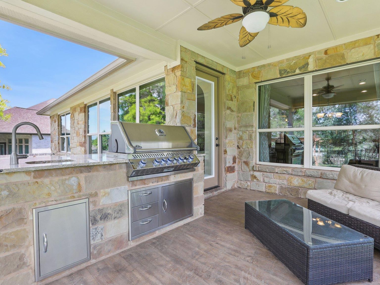 139 Kellogg Ln Bastrop, TX 78602 - Thumbnail 4