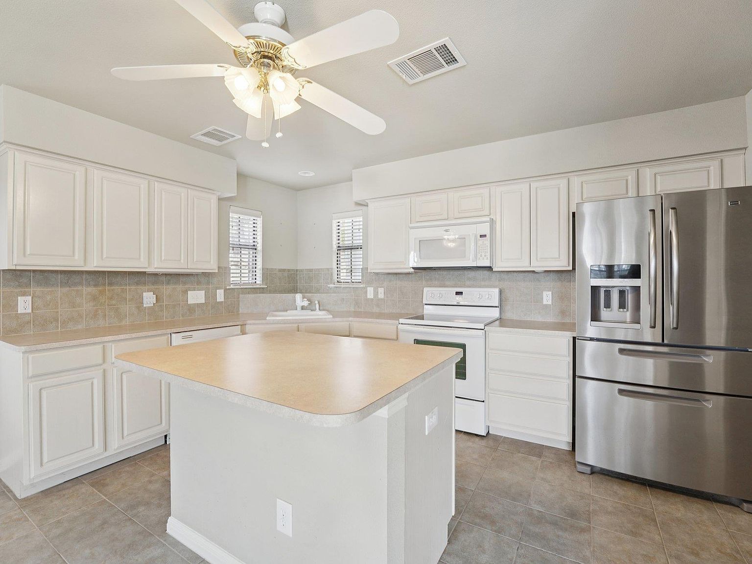 7605 Sleepy Hollow Ln Lago Vista, TX 78645 - Thumbnail 4