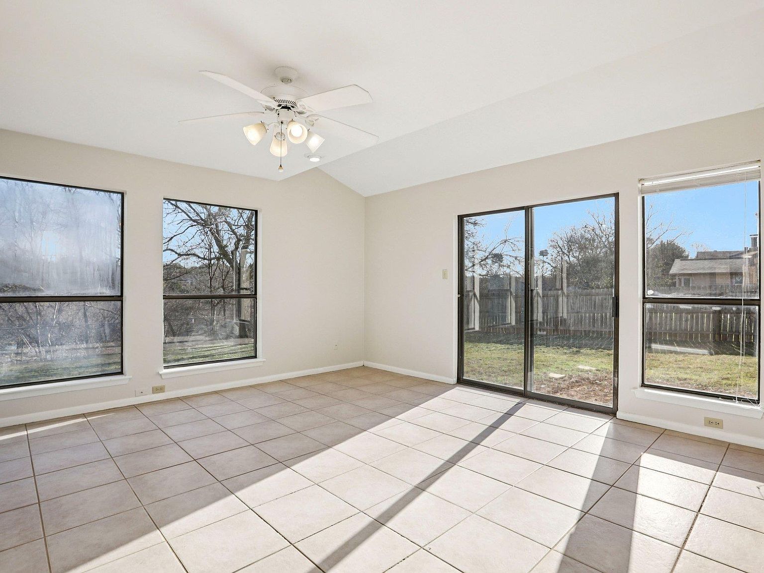 141 Ridgecrest Rd Georgetown, TX 78628 - Thumbnail 4