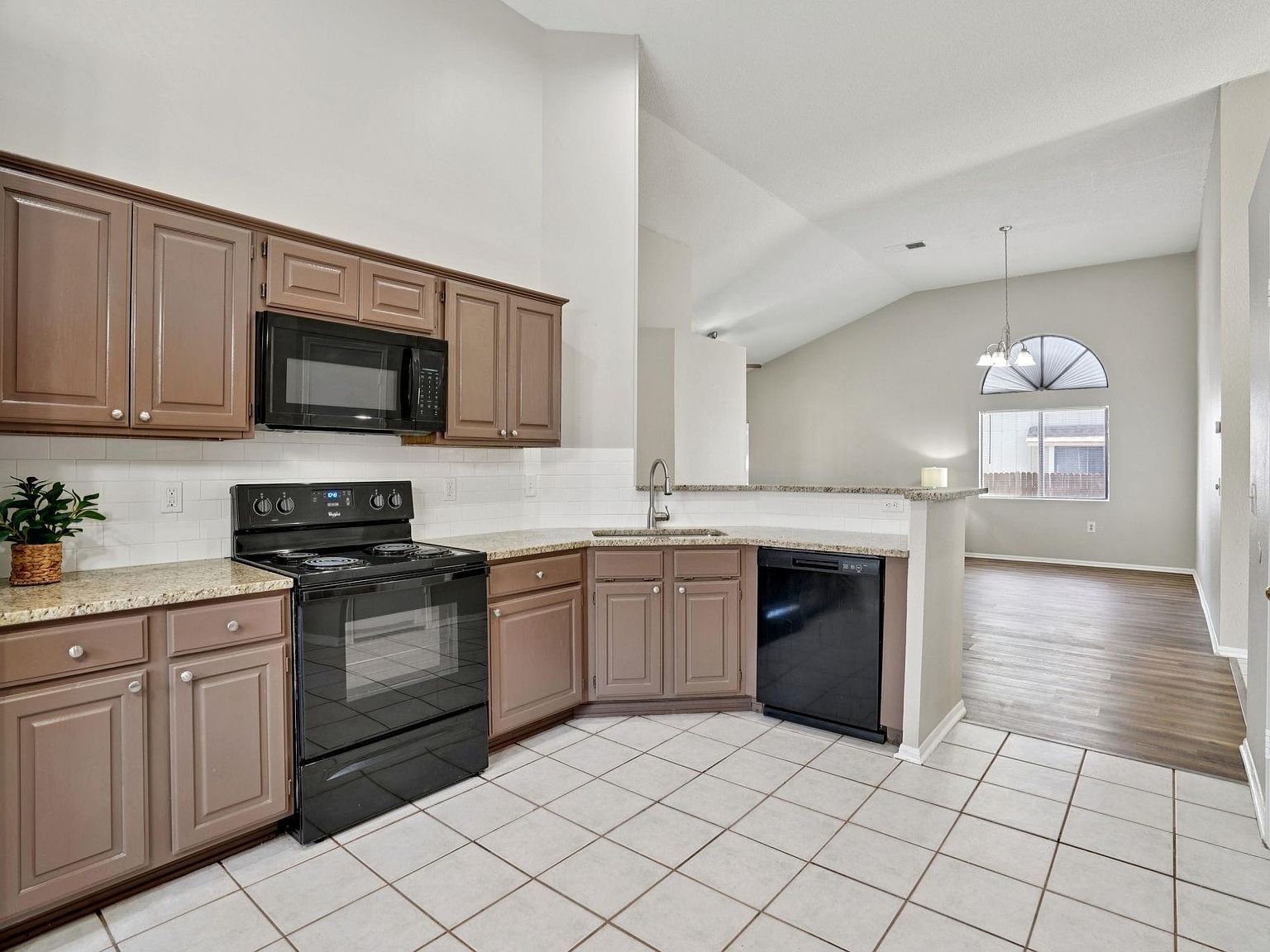 305 Hornbean Ln Cibolo, TX 78108 - Thumbnail 4