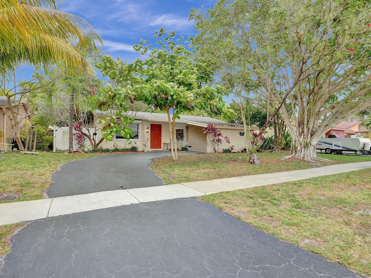 7697 S Forest Blvd Pompano Beach, FL 33068 - Thumbnail 4