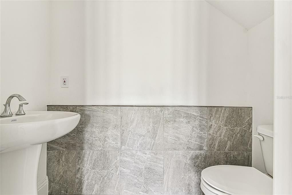 7834 Hidden Creek Loop #102 Lakewood Ranch, FL 34202 - Thumbnail 4