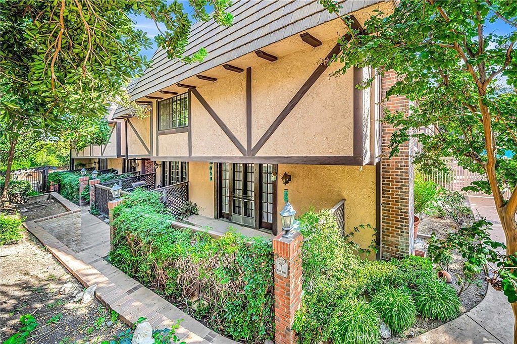 24420 Victory Blvd APT 5 Woodland Hills, CA 91367 - Thumbnail 4