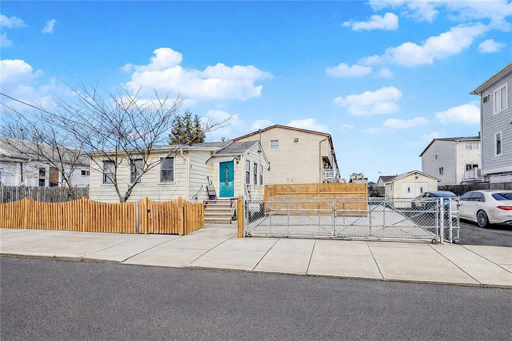 5 Milbank Rd Staten Island, NY 10306 - Thumbnail 4