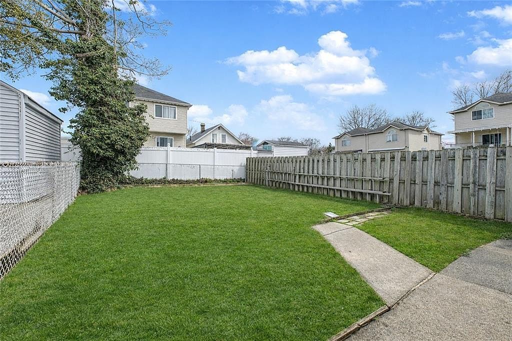 369 Grimsby St Staten Island, NY 10306 - Thumbnail 4