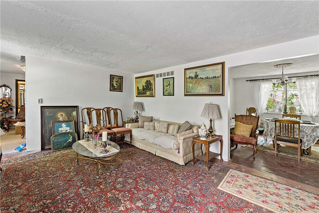 216 Catalpa Pl Pittsburgh, PA 15228 - Thumbnail 4