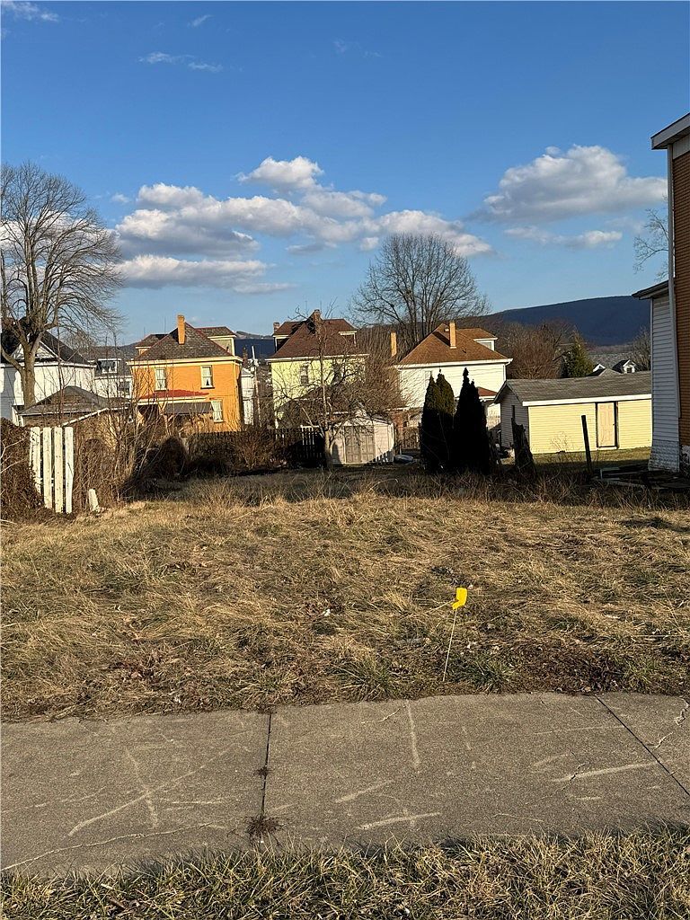 65 Lawn Ave Uniontown, PA 15401 - Thumbnail 4