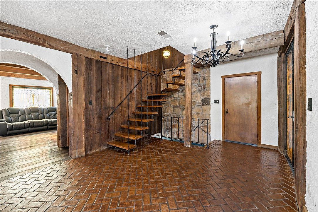 243 Regency Pl Bethel Park, PA 15102 - Thumbnail 4