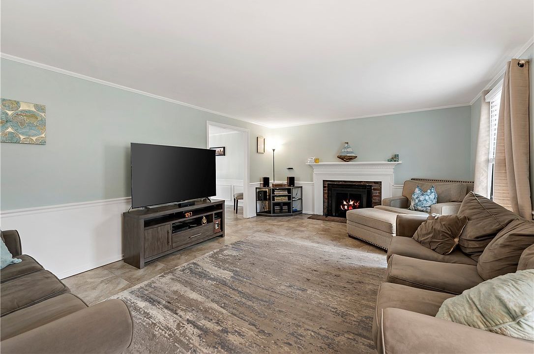 1717 Hathaway Ln Pittsburgh, PA 15241 - Thumbnail 4